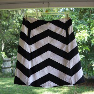 The Limited Skirt Zig Zag Black n white size S